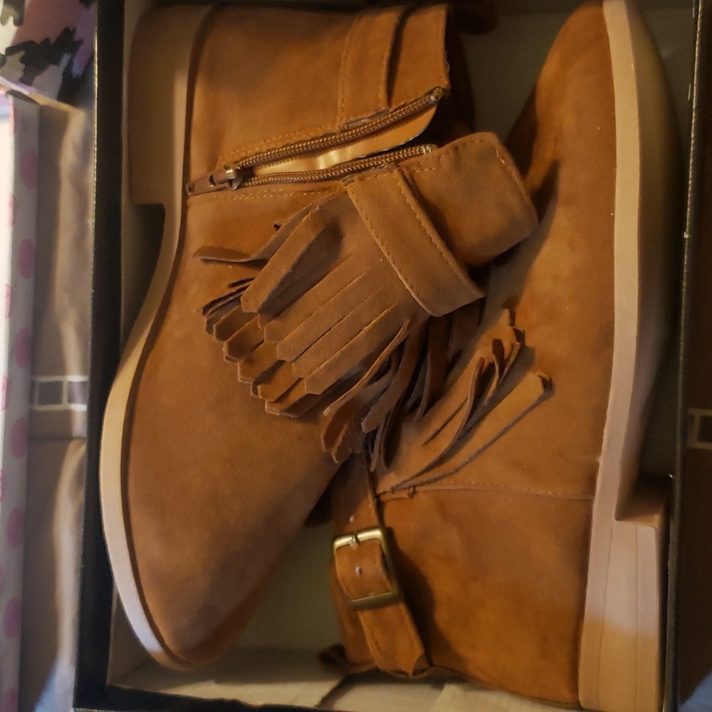 Brand new womans boots